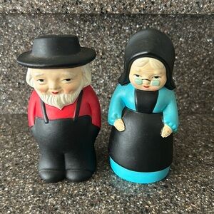 Vintage Old Amish Farmer Couple Salt & Pepper Shakers, Pilgrims